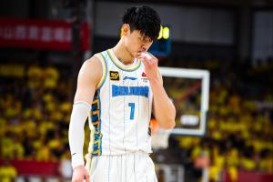 九游体育篮球比分-直播吧：首钢表示 曾凡博预计今晚会到场为队友加油